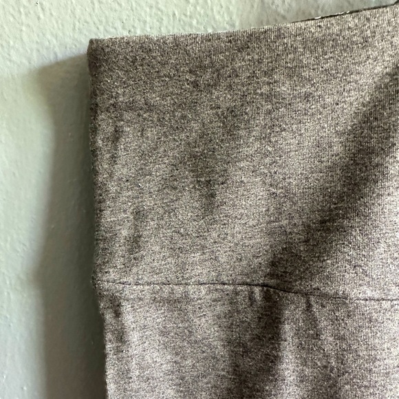 NWT - TERRA & SKY HIGH RISE FITTED GRAY LEGGINGS. Size 4X (28W - 30W). - Picture 3 of 6